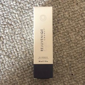 Rejuveniqe light by Monat